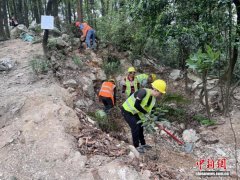 广州暹岗大山被采挖坑洞全部回填复